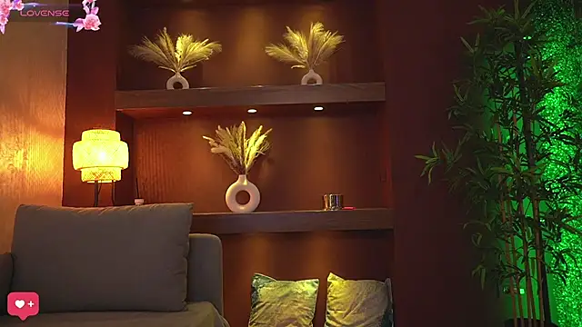 JustinneJade online show from December 4, 9:40 am