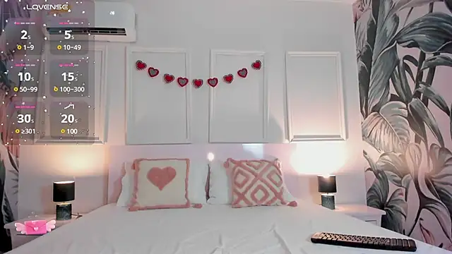 Snapshot of Aprillbrunette chatting on March 6, 2:41 am Aprillbrunette online show from March 6, 2:41 am