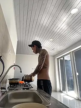 Snapshot of Herem369 chatting on December 15, 3:05 pm Herem369 online show from December 15, 3:05 pm