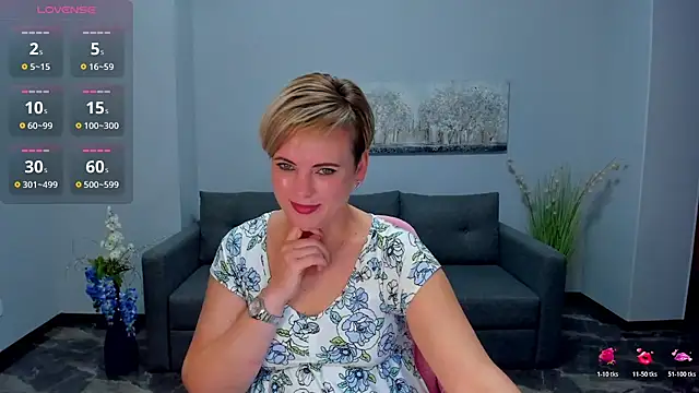 Julia Wilsone online show from November 16, 6:52 am