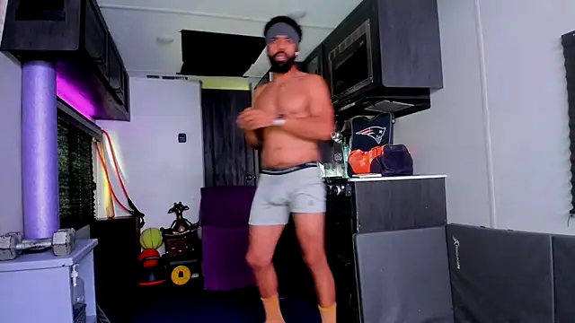 Snapshot of DirtyDrizzy chatting on February 5, 2:22 pm DirtyDrizzy online show from February 5, 2:22 pm