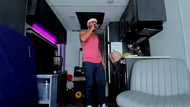 Snapshot of DirtyDrizzy chatting on February 13, 1:56 am DirtyDrizzy online show from February 13, 1:56 am