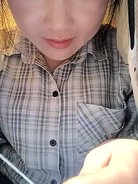 Snapshot of Sweetlove_77 chatting on February 2, 6:37 am Sweetlove 77 online show from February 2, 6:37 am