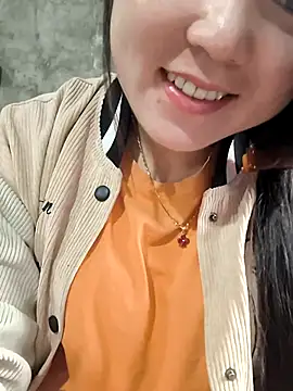 Snapshot of Sweetlove_77 chatting on March 11, 12:44 am Sweetlove 77 online show from March 11, 12:44 am