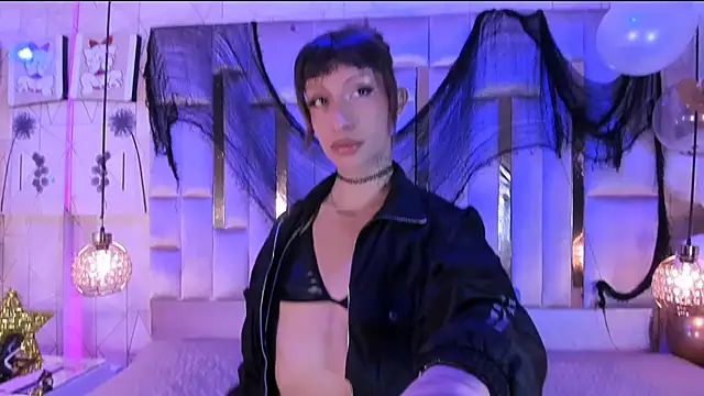 MadisonWood01 online show from December 1, 7:35 am