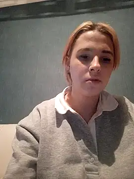 Snapshot of Gussie_Bridie chatting on December 5, 3:17 pm Gussie Bridie online show from December 5, 3:17 pm