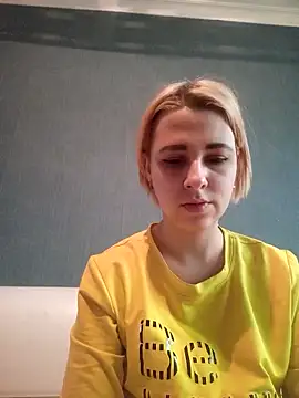 Snapshot of Gussie_Bridie chatting on December 8, 9:24 am Gussie Bridie online show from December 8, 9:24 am