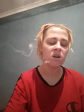 Snapshot of Gussie_Bridie chatting on December 13, 1:55 pm Gussie Bridie online show from December 13, 1:55 pm