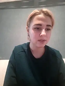 Snapshot of Gussie_Bridie chatting on December 17, 1:27 pm Gussie Bridie online show from December 17, 1:27 pm