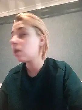 Snapshot of Gussie_Bridie chatting on December 18, 1:12 pm Gussie Bridie online show from December 18, 1:12 pm