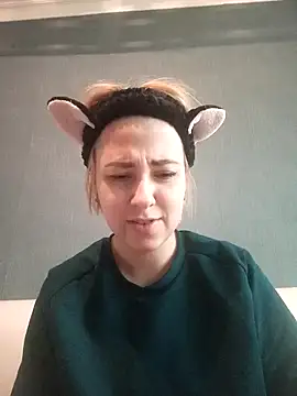 Snapshot of Gussie_Bridie chatting on December 19, 10:24 am Gussie Bridie online show from December 19, 10:24 am