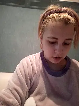 Snapshot of Gussie_Bridie chatting on February 4, 2:21 pm Gussie Bridie online show from February 4, 2:21 pm