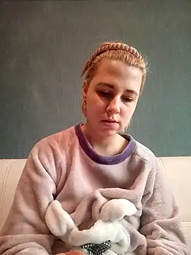 Snapshot of Gussie_Bridie chatting on February 5, 10:41 am Gussie Bridie online show from February 5, 10:41 am