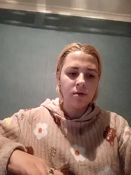 Snapshot of Gussie_Bridie chatting on February 19, 2:34 pm Gussie Bridie online show from February 19, 2:34 pm