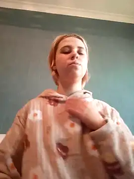 Snapshot of Gussie_Bridie chatting on March 7, 6:57 am Gussie Bridie online show from March 7, 6:57 am