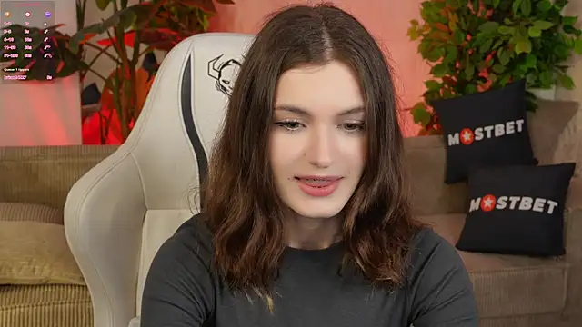 Britney054 online show from December 10, 4:02 am