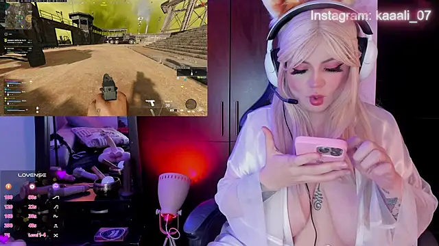 Snapshot of Irinaa_Scarlett chatting on January 8, 7:13 am Irinaa Scarlett online show from January 8, 7:13 am