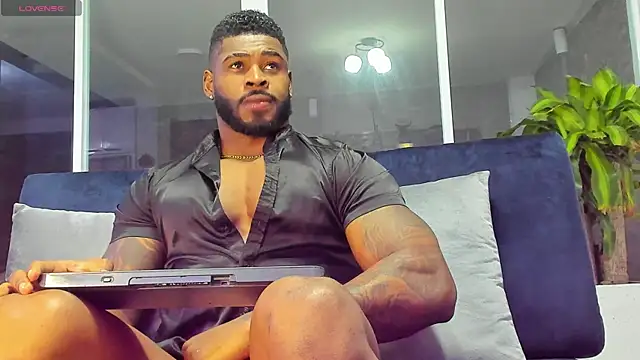 Snapshot of Makonneen chatting on December 18, 3:15 am Makonneen online show from December 18, 3:15 am