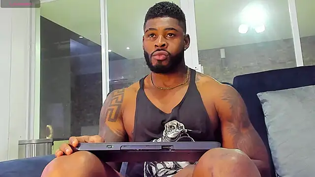 Snapshot of Makonneen chatting on December 19, 4:02 am Makonneen online show from December 19, 4:02 am