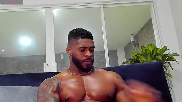 Snapshot of Makonneen chatting on December 22, 4:17 am Makonneen online show from December 22, 4:17 am