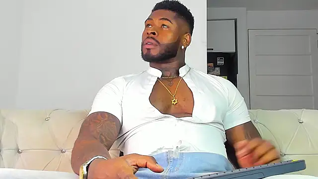 Snapshot of Makonneen chatting on October 24, 9:55 pm Makonneen online show from October 24, 9:55 pm