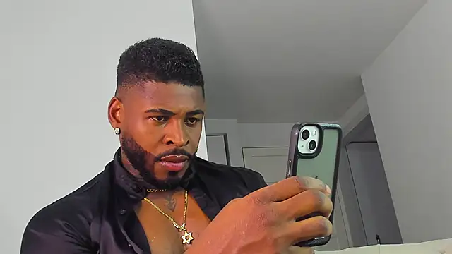 Snapshot of Makonneen chatting on November 7, 5:18 am Makonneen online show from November 7, 5:18 am