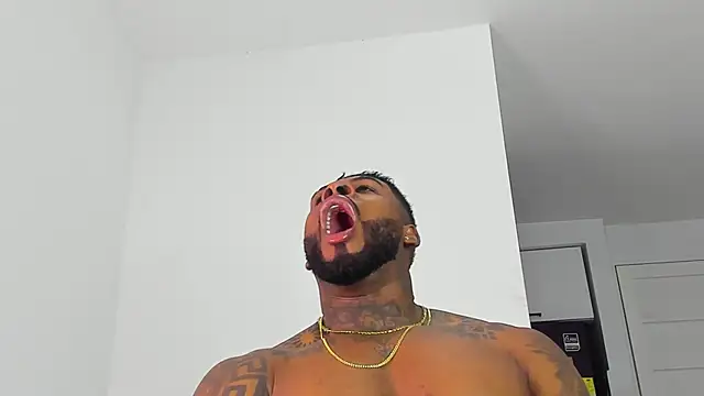 Snapshot of Makonneen chatting on November 27, 11:23 am Makonneen online show from November 27, 11:23 am