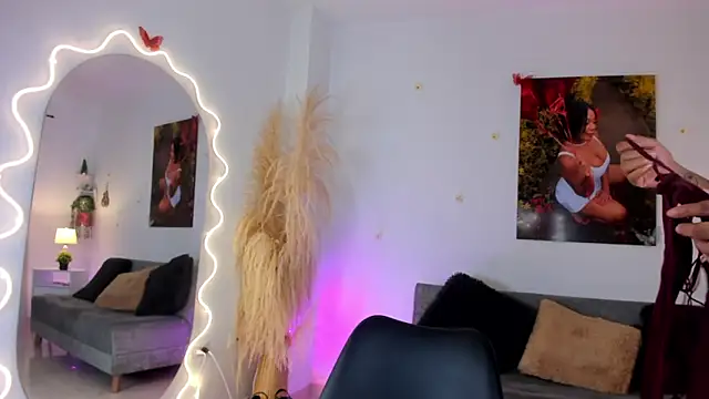 Snapshot of chantall_smith chatting on November 17, 12:11 pm chantall smith online show from November 17, 12:11 pm