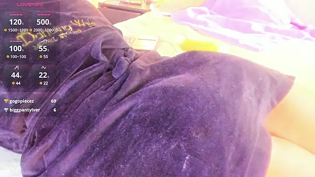 loly marce online show from January 10, 11:50 pm