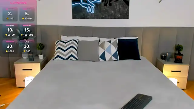 MiaBecky online show from November 6, 5:30 am