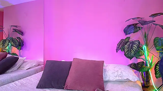 Snapshot of Nicolette_ks_ chatting on December 6, 1:44 pm Nicolette ks online show from December 6, 1:44 pm