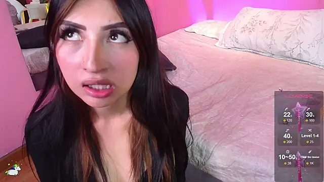 Snapshot of Nicolette_ks_ chatting on December 17, 4:11 pm Nicolette ks online show from December 17, 4:11 pm