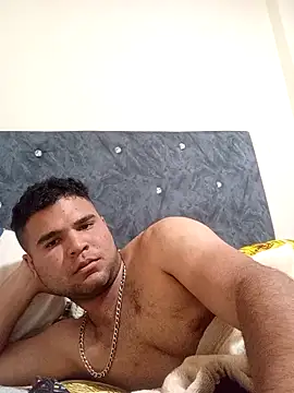 Snapshot of PITBuk_708 chatting on December 14, 2:17 am PITBuk 708 online show from December 14, 2:17 am