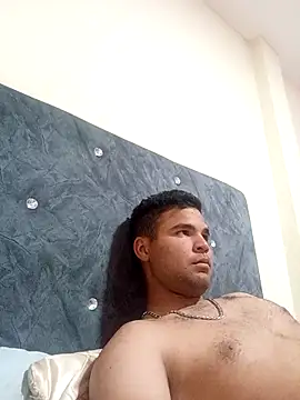 Snapshot of PITBuk_708 chatting on December 22, 8:06 pm PITBuk 708 online show from December 22, 8:06 pm