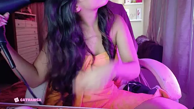 Snapshot of AllisonCatUwU chatting on October 25, 4:35 pm AllisonCatUwU online show from October 25, 4:35 pm