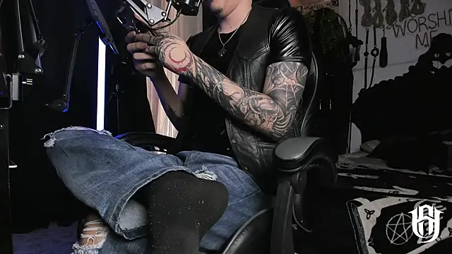 allanhurtss online show from January 1, 4:39 pm