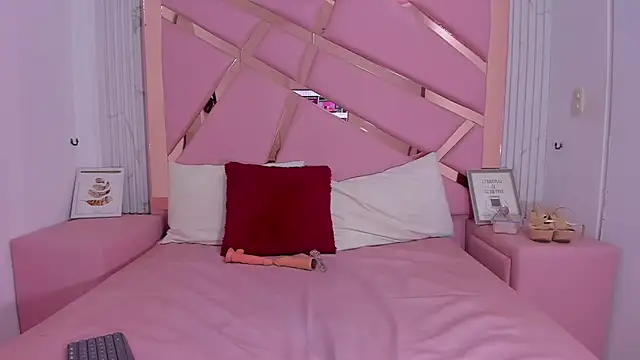 EmmyCruzZ online show from December 24, 4:33 am