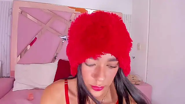 EmmyCruzZ online show from December 24, 7:39 am