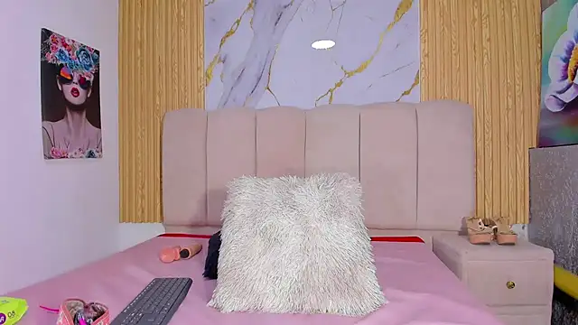 EmmyCruzZ online show from March 11, 10:53 pm