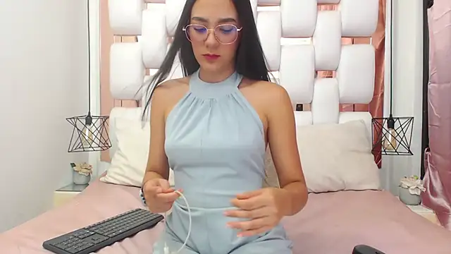 EmmyCruzZ online show from September 11, 7:03 pm