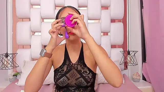 EmmyCruzZ online show from November 2, 7:49 pm