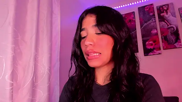 Snapshot of Alissarhys26 chatting on March 12, 1:14 am Alissarhys26 online show from March 12, 1:14 am