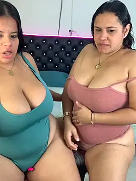 twocurvylatins online show from March 10, 12:43 pm