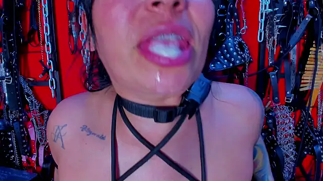 Snapshot of sadistic_aradia chatting on February 15, 8:22 am sadistic aradia online show from February 15, 8:22 am