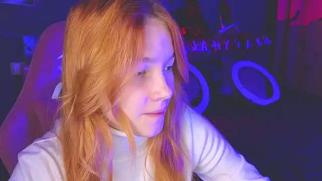 Snapshot of erikabrian chatting on October 26, 2:06 am erikabrian online show from October 26, 2:06 am