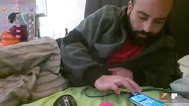 Snapshot of Denisilboss chatting on March 3, 10:43 am Denisilboss online show from March 3, 10:43 am