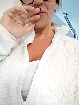 Snapshot of JasmineNoir2 chatting on December 26, 2:37 pm JasmineNoir2 online show from December 26, 2:37 pm