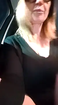 Snapshot of JasmineNoir2 chatting on January 6, 4:34 pm JasmineNoir2 online show from January 6, 4:34 pm