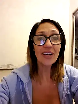 Snapshot of JasmineNoir2 chatting on January 9, 5:33 pm JasmineNoir2 online show from January 9, 5:33 pm