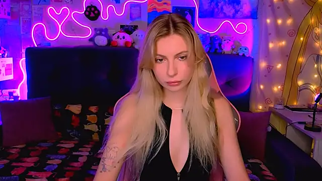 Snapshot of Maria_Hunt chatting on October 3, 4:42 am Maria Hunt online show from October 3, 4:42 am